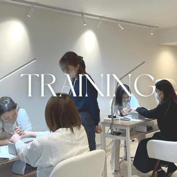 ネイルサロンオープン前1日店舗研修の様子
