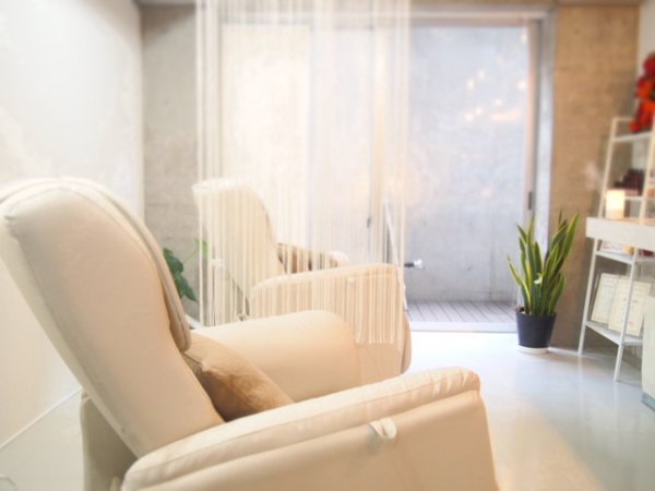 ネイルサロン内装ピン札